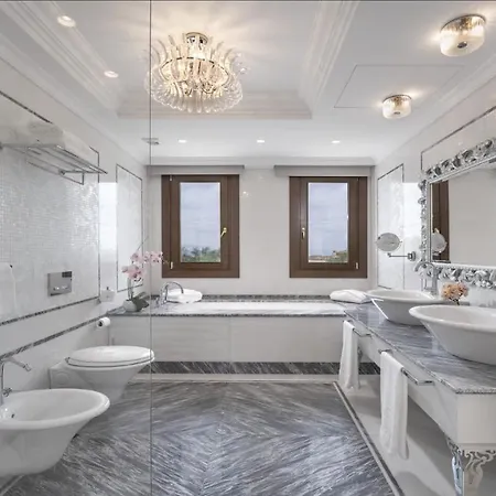 Lägenhetshotell Royal At The Club 4*